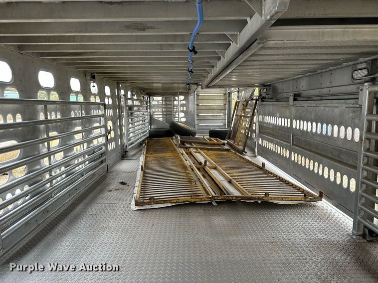 image for item KL9205 2005 Barrett  livestock trailer