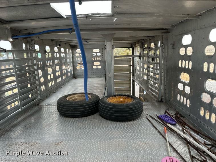 image for item KL9205 2005 Barrett  livestock trailer