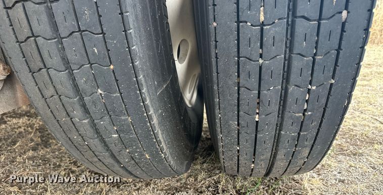 image for item KL9205 2005 Barrett  livestock trailer