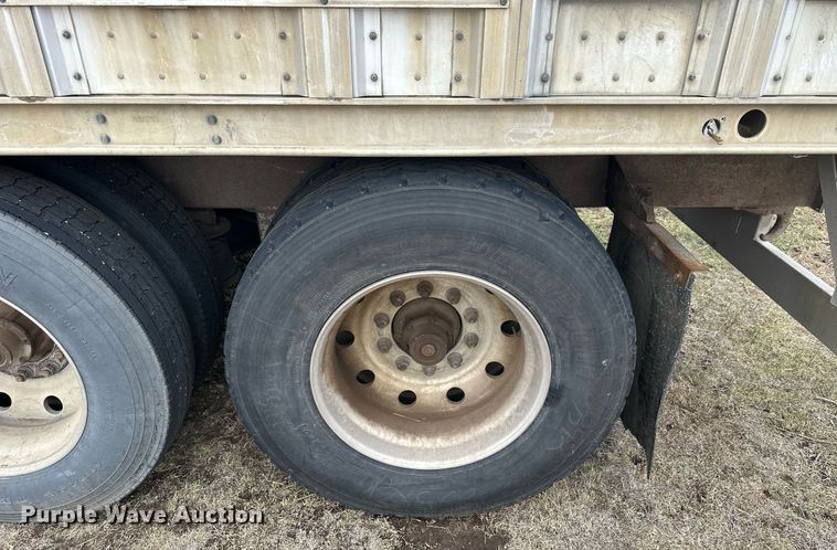 image for item KL9205 2005 Barrett  livestock trailer