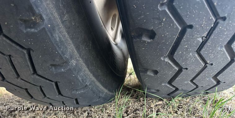 image for item KL9205 2005 Barrett  livestock trailer