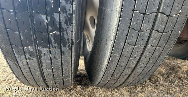 image for item KL9205 2005 Barrett  livestock trailer