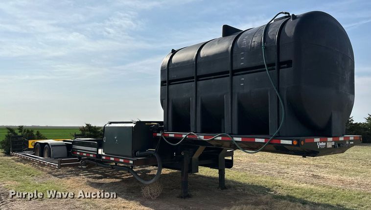 image for item KX9011 2014 Road Runner 4000  sprayer trailer