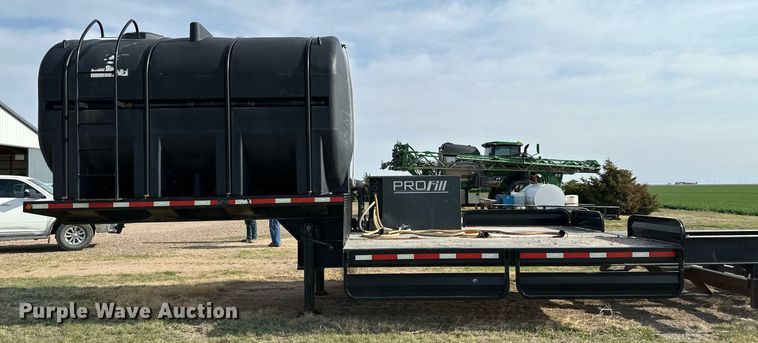 image for item KX9011 2014 Road Runner 4000  sprayer trailer