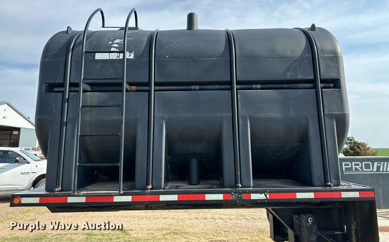 image for item KX9011 2014 Road Runner 4000  sprayer trailer