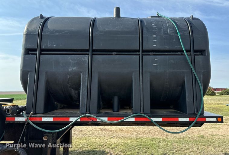 image for item KX9011 2014 Road Runner 4000  sprayer trailer