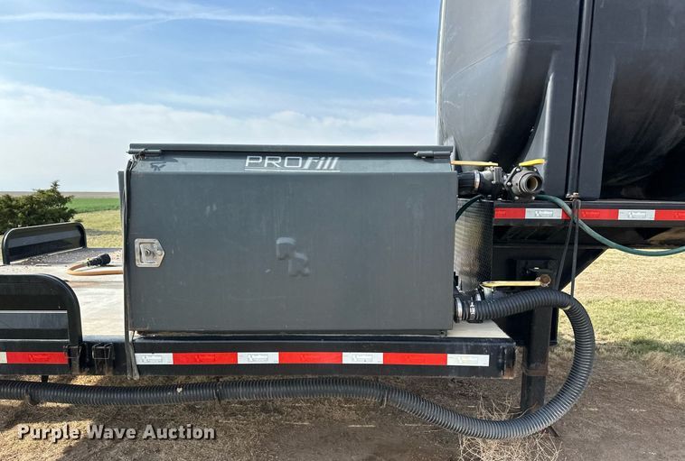 image for item KX9011 2014 Road Runner 4000  sprayer trailer