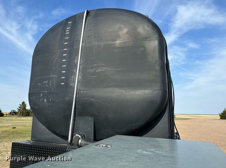 image for item KX9011 2014 Road Runner 4000  sprayer trailer