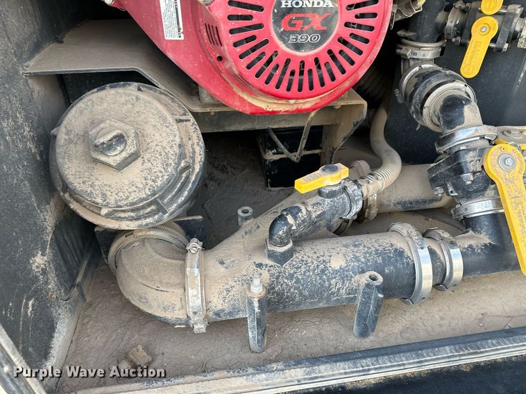 image for item KX9011 2014 Road Runner 4000  sprayer trailer