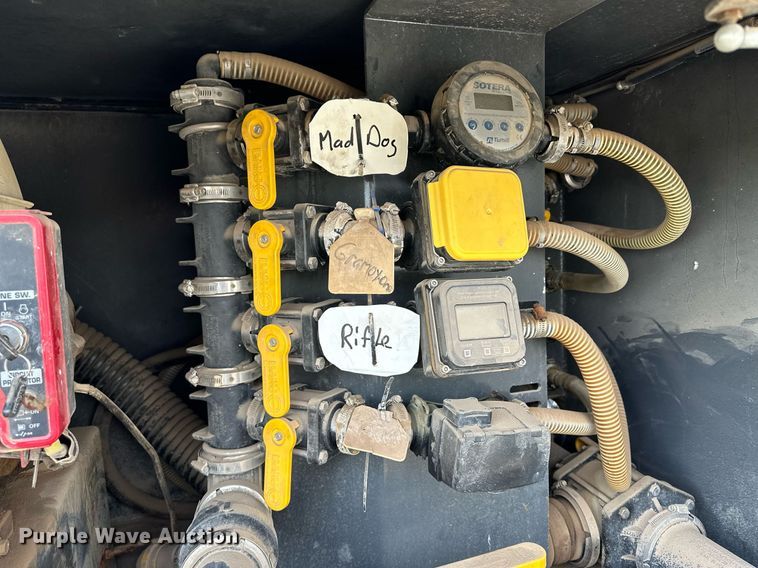 image for item KX9011 2014 Road Runner 4000  sprayer trailer