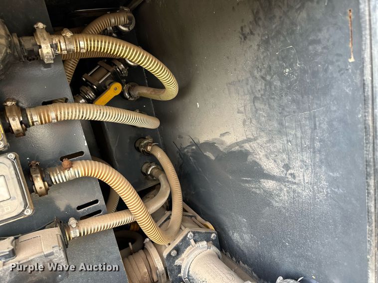 image for item KX9011 2014 Road Runner 4000  sprayer trailer
