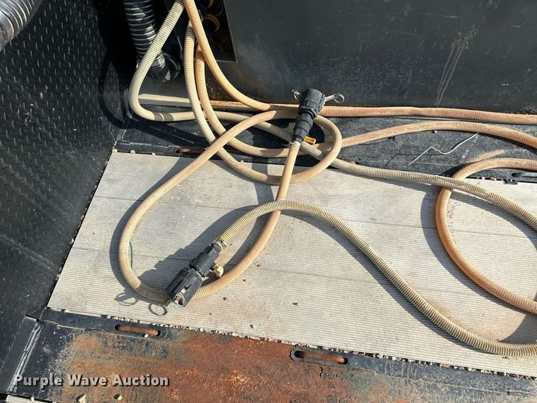 image for item KX9011 2014 Road Runner 4000  sprayer trailer