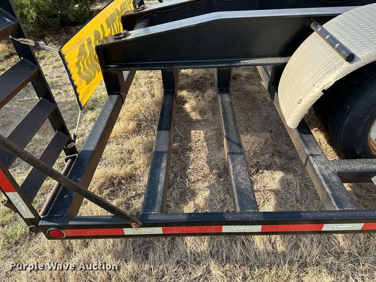 image for item KX9011 2014 Road Runner 4000  sprayer trailer