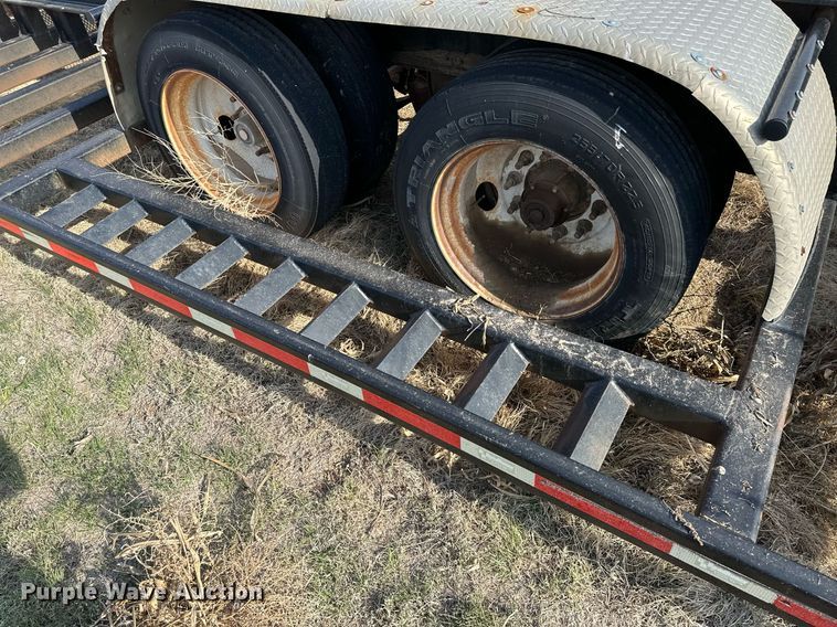 image for item KX9011 2014 Road Runner 4000  sprayer trailer