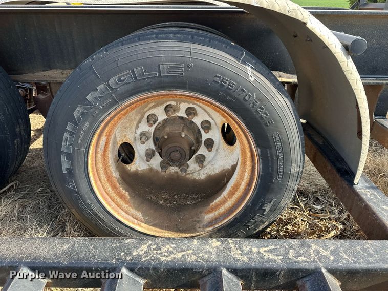 image for item KX9011 2014 Road Runner 4000  sprayer trailer