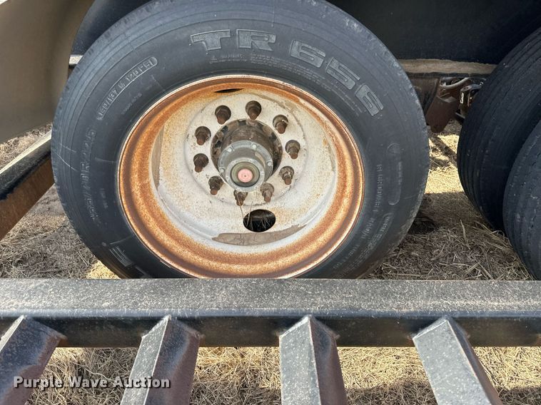 image for item KX9011 2014 Road Runner 4000  sprayer trailer