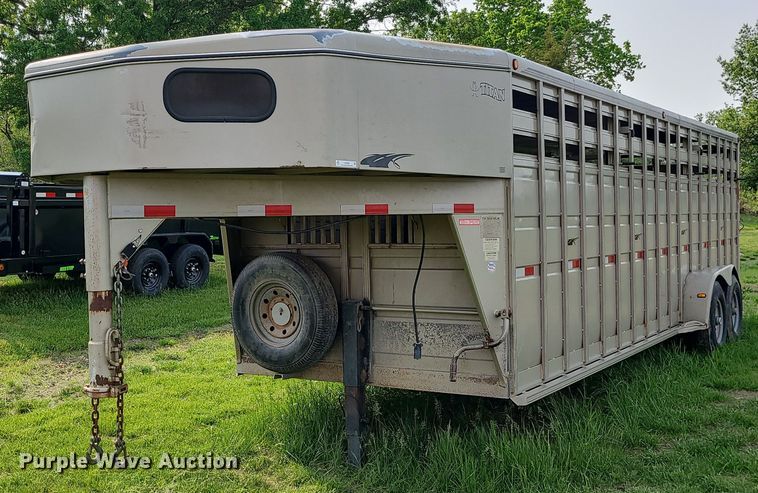 image for item LE9088 2004 Titan  livestock trailer
