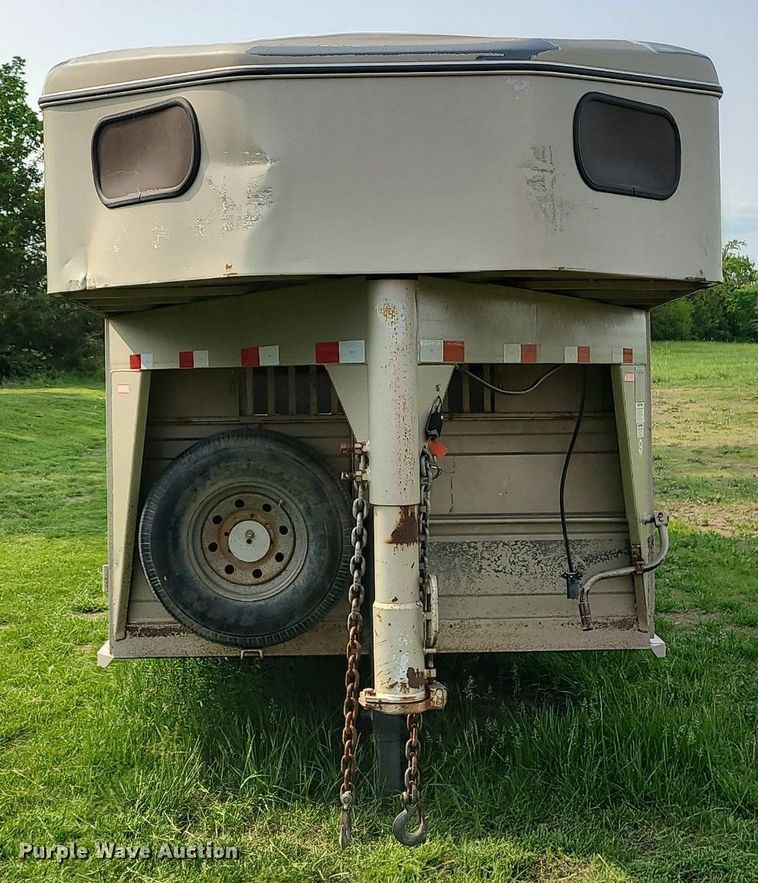 image for item LE9088 2004 Titan  livestock trailer