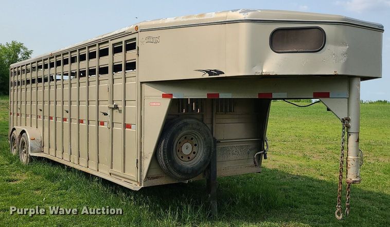 image for item LE9088 2004 Titan  livestock trailer