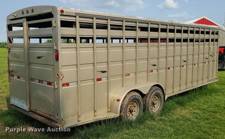 image for item LE9088 2004 Titan  livestock trailer