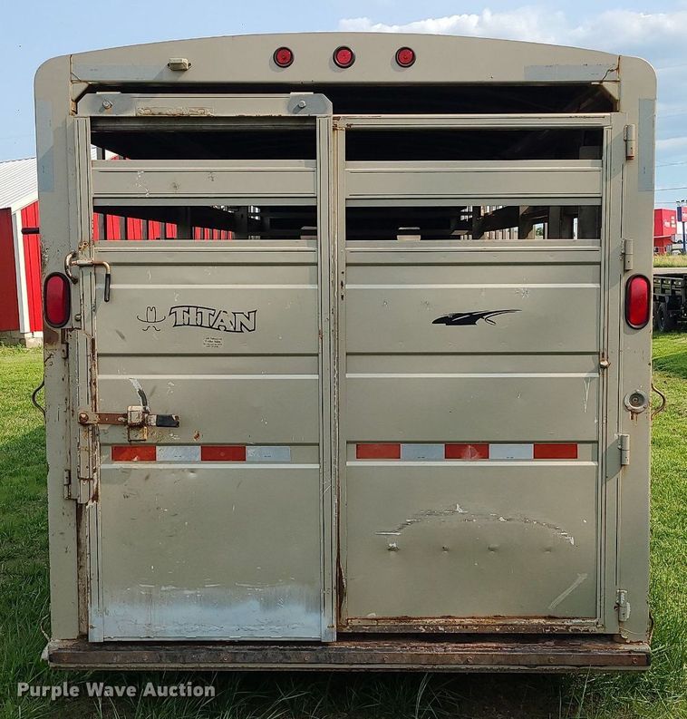 image for item LE9088 2004 Titan  livestock trailer