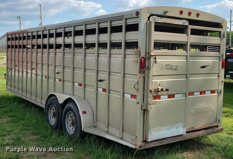 image for item LE9088 2004 Titan  livestock trailer