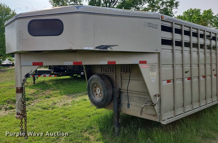image for item LE9088 2004 Titan  livestock trailer