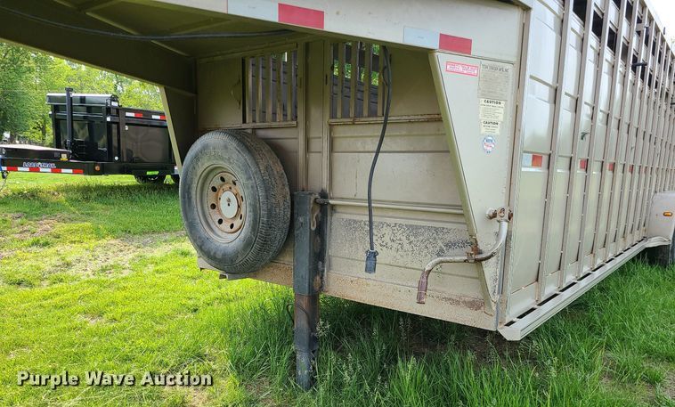 image for item LE9088 2004 Titan  livestock trailer