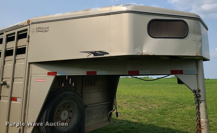 image for item LE9088 2004 Titan  livestock trailer
