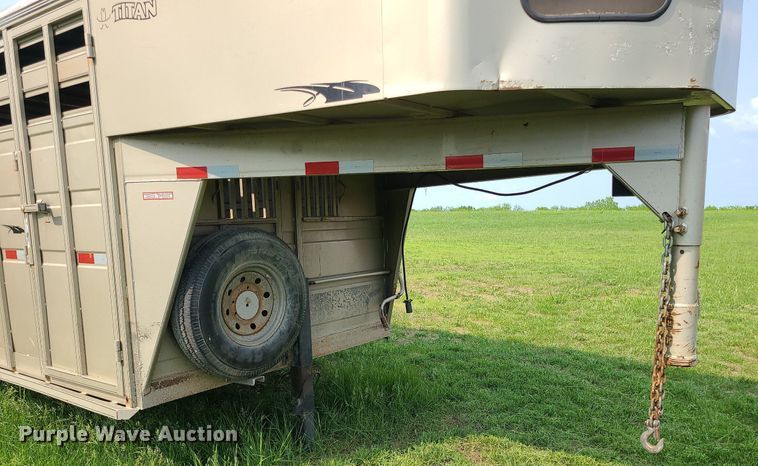 image for item LE9088 2004 Titan  livestock trailer