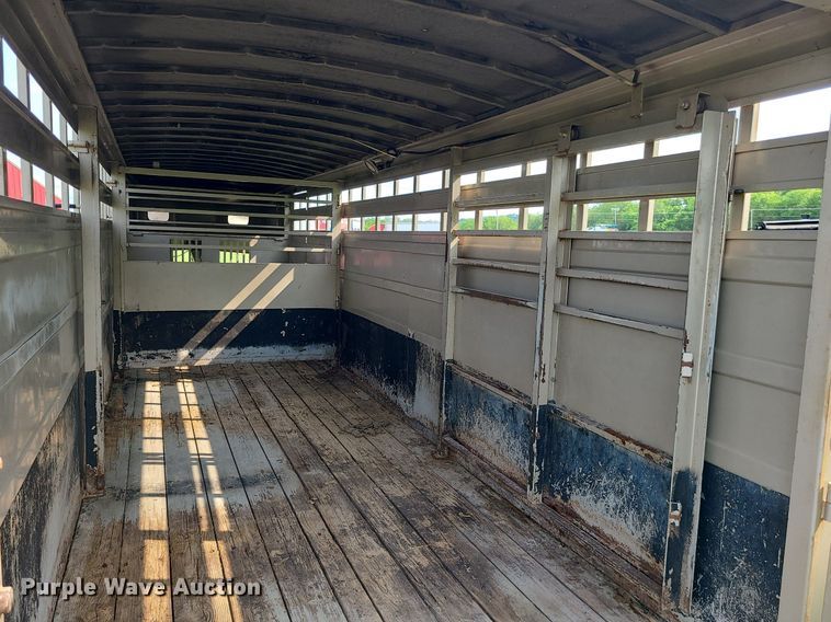 image for item LE9088 2004 Titan  livestock trailer