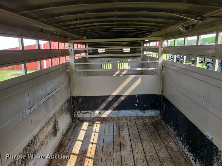 image for item LE9088 2004 Titan  livestock trailer