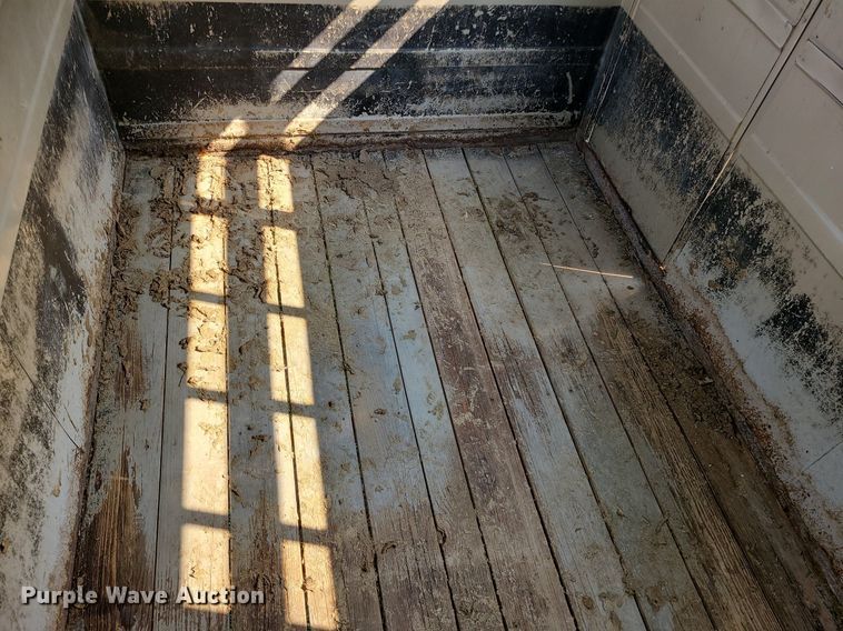 image for item LE9088 2004 Titan  livestock trailer