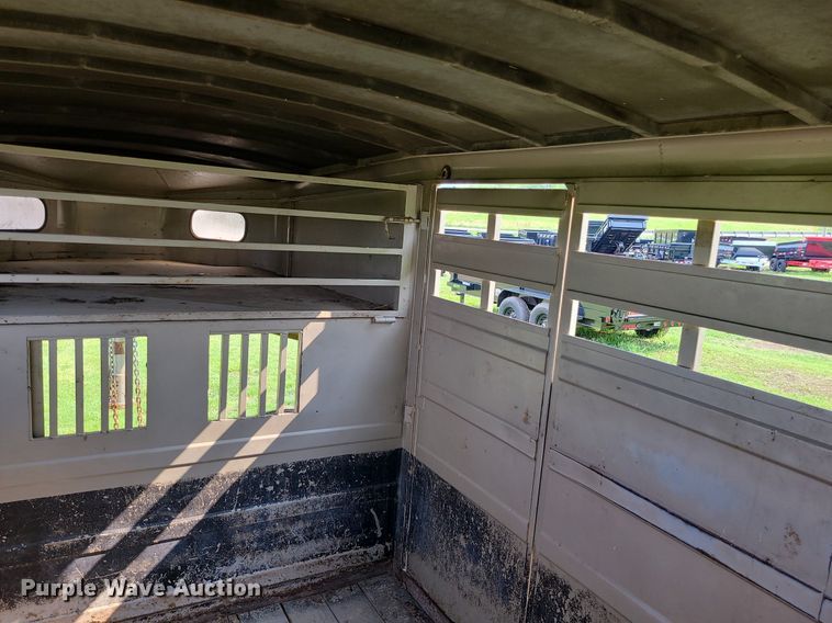 image for item LE9088 2004 Titan  livestock trailer