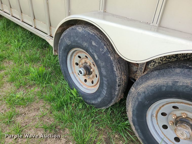 image for item LE9088 2004 Titan  livestock trailer