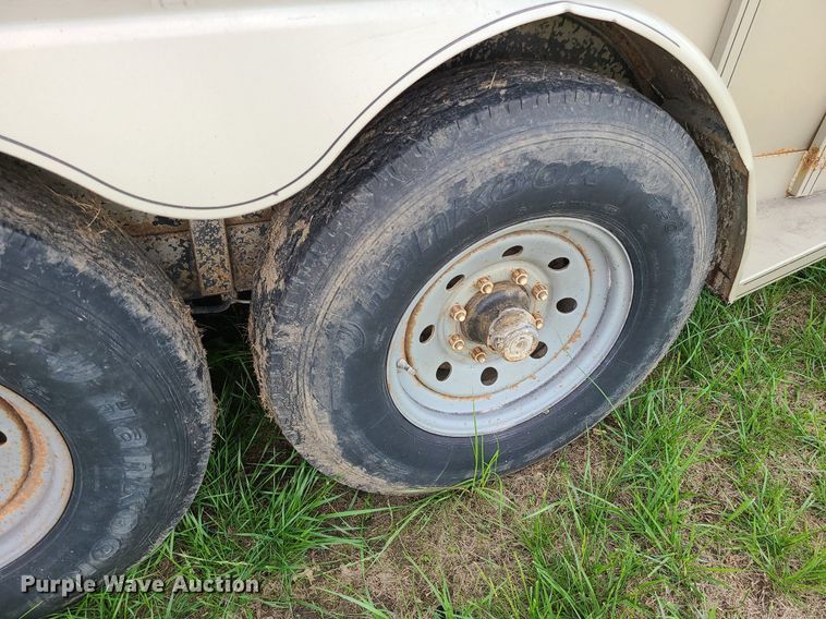 image for item LE9088 2004 Titan  livestock trailer