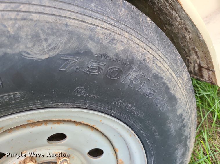 image for item LE9088 2004 Titan  livestock trailer