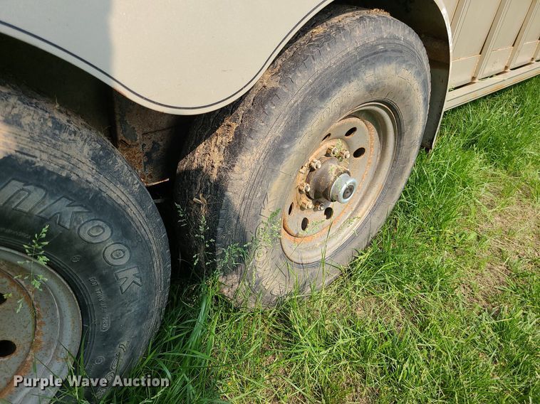 image for item LE9088 2004 Titan  livestock trailer