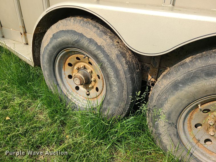 image for item LE9088 2004 Titan  livestock trailer