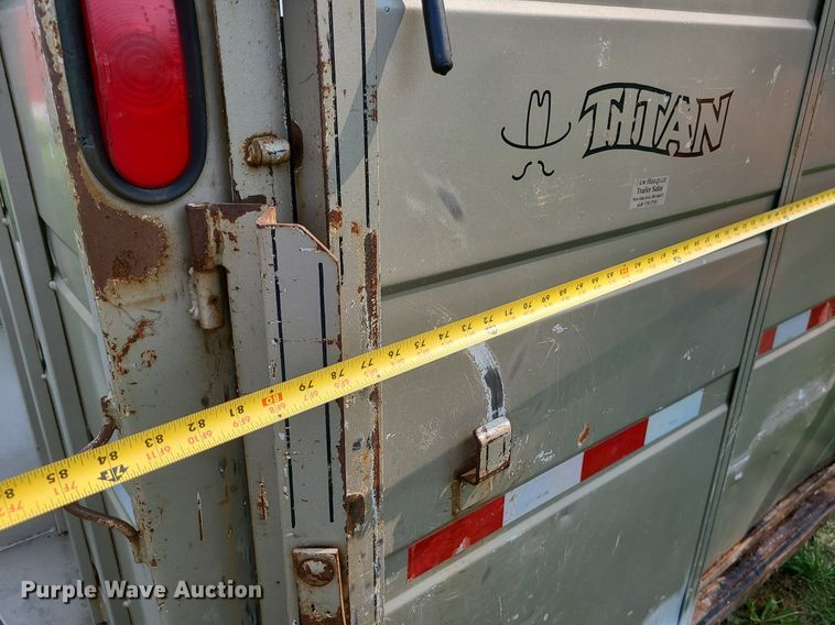 image for item LE9088 2004 Titan  livestock trailer
