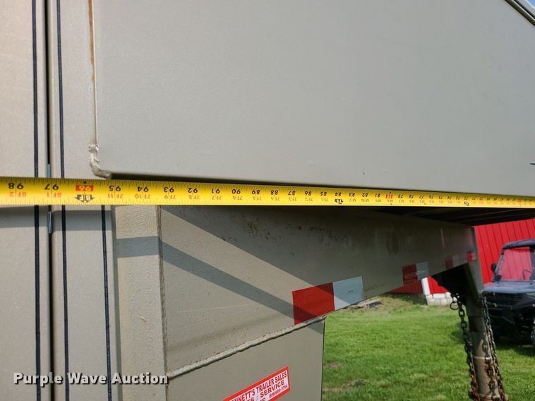 image for item LE9088 2004 Titan  livestock trailer