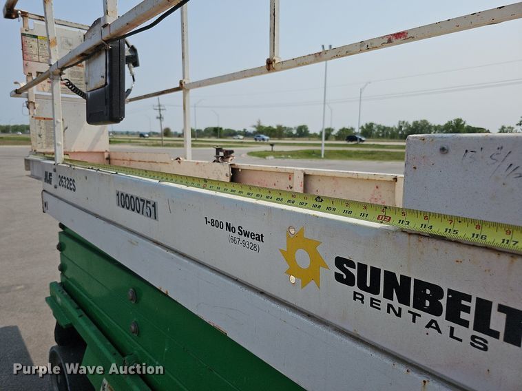 image for item LE9423 2018 JLG 2632ES  scissor lift