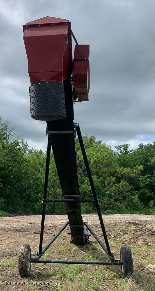 image for item LH9586 2014 Universal Industries UT1535SFLETD-10  conveyor