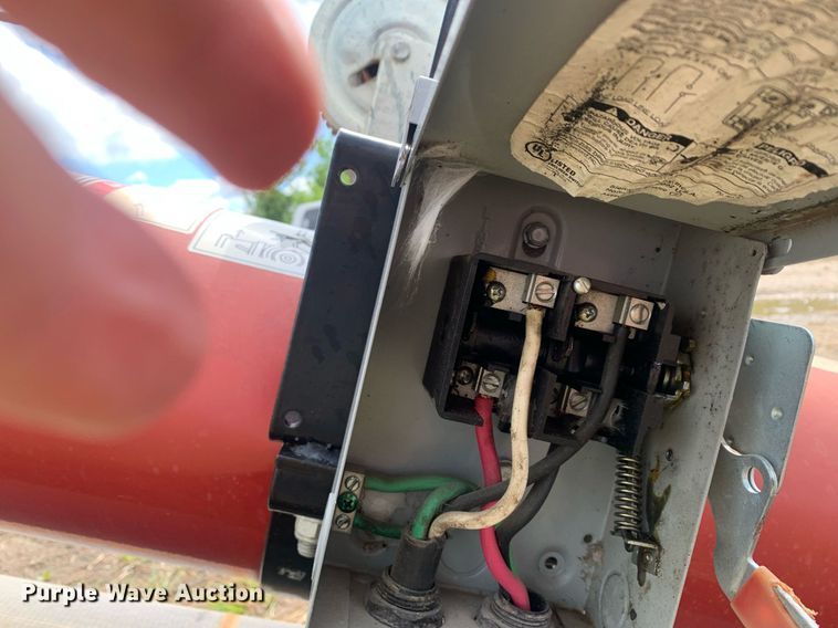 image for item LH9586 2014 Universal Industries UT1535SFLETD-10  conveyor