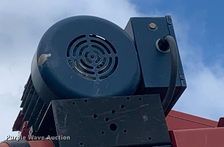 image for item LH9586 2014 Universal Industries UT1535SFLETD-10  conveyor