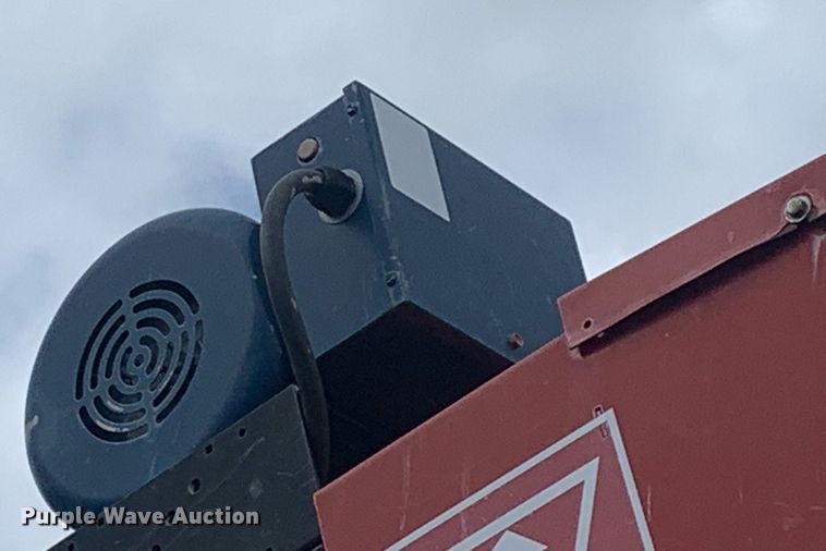 image for item LH9586 2014 Universal Industries UT1535SFLETD-10  conveyor