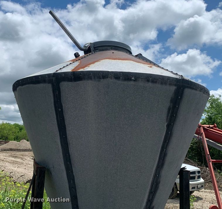 image for item LH9589 Shop built  grain bin trailer