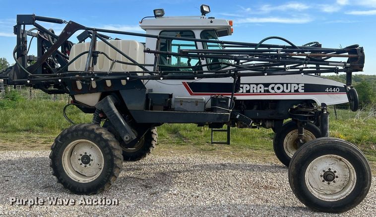 image for item LI9671 AGCO Spra-Coupe 4440  sprayer