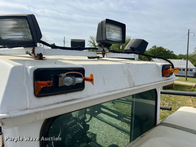 image for item LI9671 AGCO Spra-Coupe 4440  sprayer