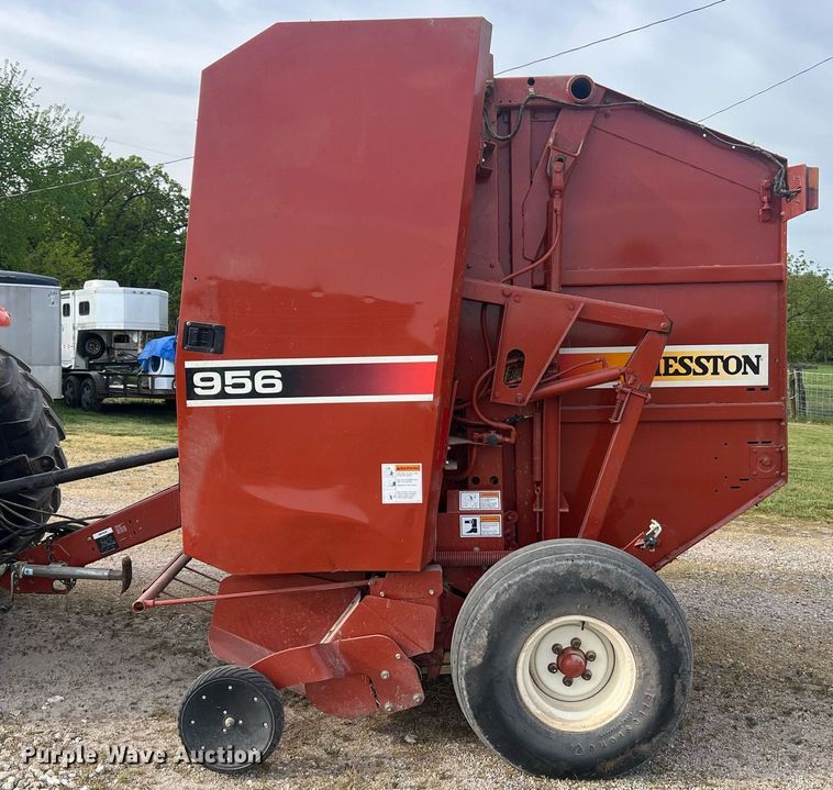 image for item LI9672 2006 Hesston 956  round baler